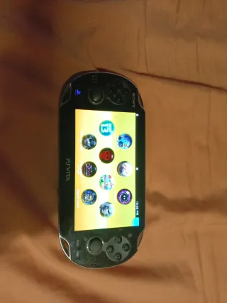 Consola Sony PS Vita Negra + Cargador