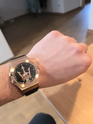 Reloj Maserati Dorado y Negro quarzo