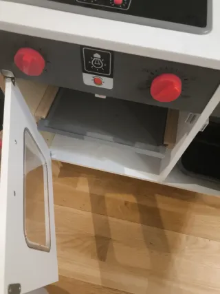 Cocinita de madera. Sólo venta en persona.