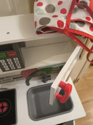 Cocinita de madera. Sólo venta en persona.