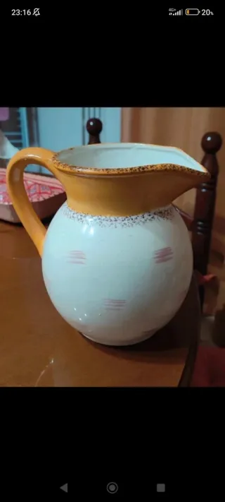 Brocca in ceramica dipinta a mano con girasole