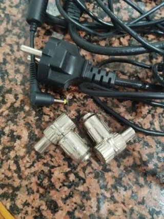 Adaptadores Antena TV y Enchufe Europeo