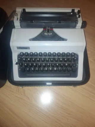Máquina de escribir Erika