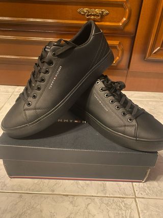 Playeras Tommy Hilfiger Negras TALLA 45 (29 cm)