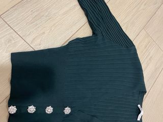 Jersey Zara verde con botones joya