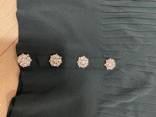 Jersey Zara verde con botones joya