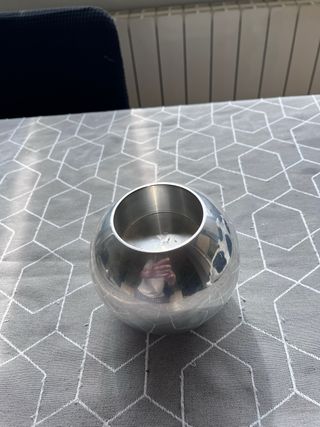 Candelabros metálicos plateados