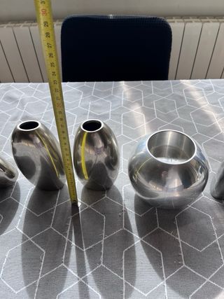 Candelabros metálicos plateados