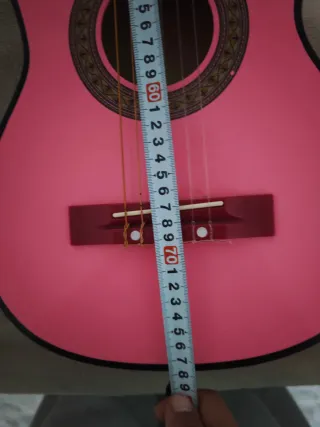 Guitarra rosa para niños