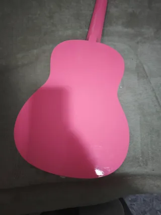 Guitarra rosa para niños