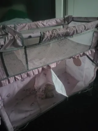 Cuna parque de muñecas rosa floral