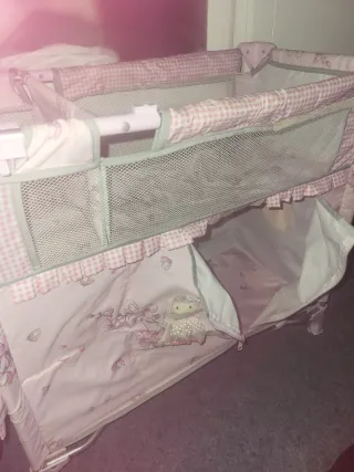 Cuna parque de muñecas rosa floral