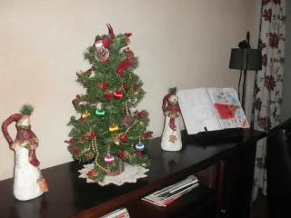 Mueble  de madera maciza