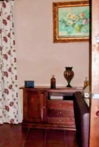 Mueble  de madera maciza