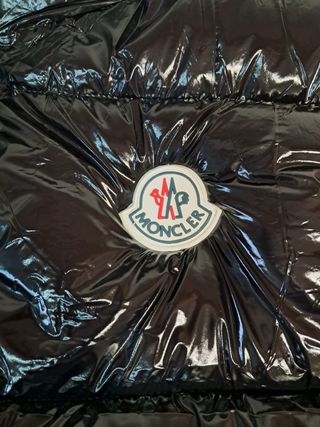 Chaleco Moncler Negro Brillante con Capucha