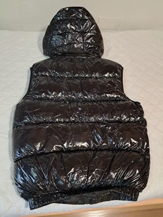 Chaleco Moncler Negro Brillante con Capucha
