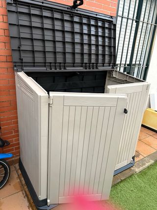 Caseta de jardín de plástico beige