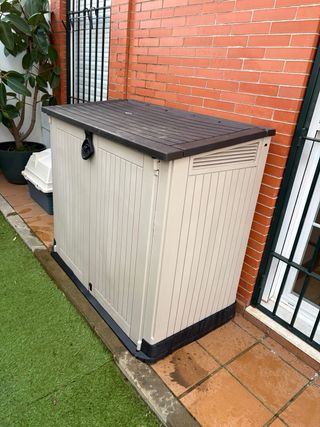 Caseta de jardín de plástico beige