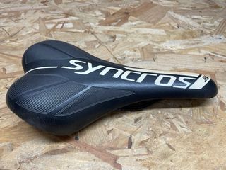 Sillín Syncros Negro.