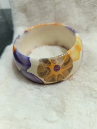 Pulsera rígida estampada multicolor. 7,5 cm diámet