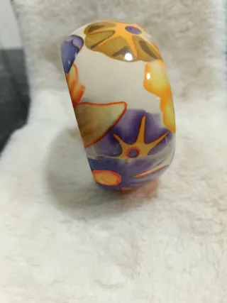 Pulsera rígida estampada multicolor. 7,5 cm diámet