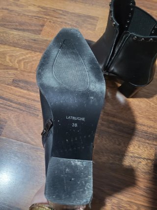 Botines cowboy piel negros tachas