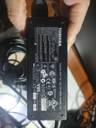 CARGADOR PORTÁTIL TOSHIBA