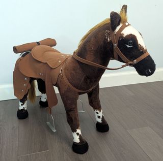 Caballo de juguete. Realista. Hasta 60k
