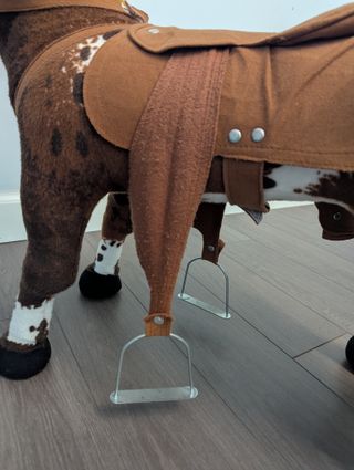 Caballo de juguete. Realista. Hasta 60k