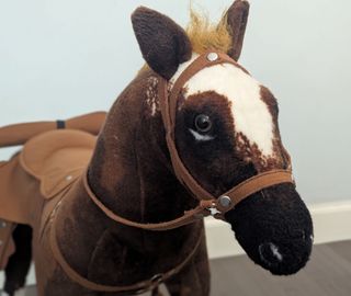 Caballo de juguete. Realista. Hasta 60k