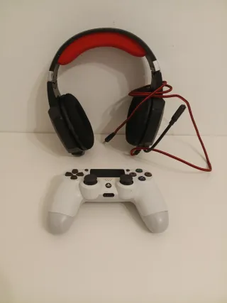 PS4 Slim 1TB Negra + GTA V y Uncharted 4 mando