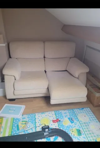 Sofá de 2 plazas beige