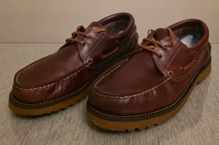 Náuticos de piel marrón