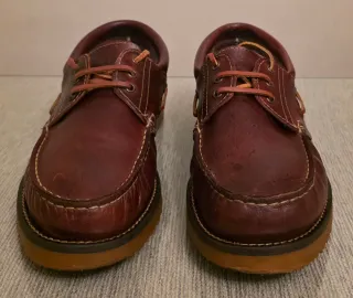 Náuticos de piel marrón