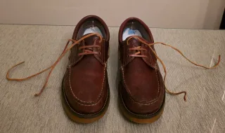 Náuticos de piel marrón