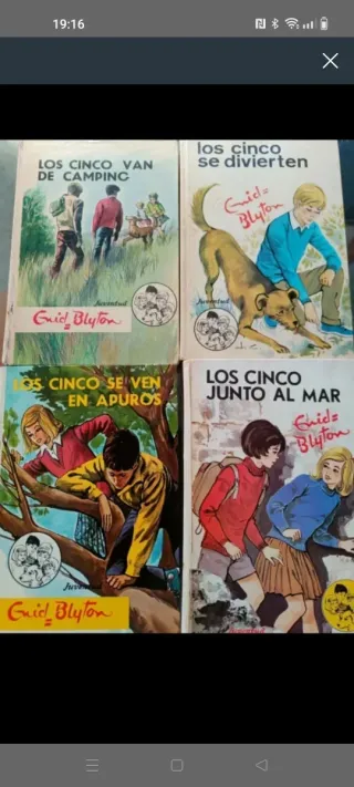 Cuatro libros de la colección los cinco