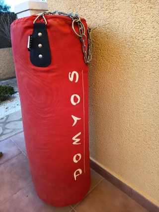 Saco de boxeo rojo