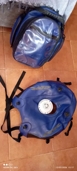 Cubre depósito y bolsa sobre depósito. Honda CBR
