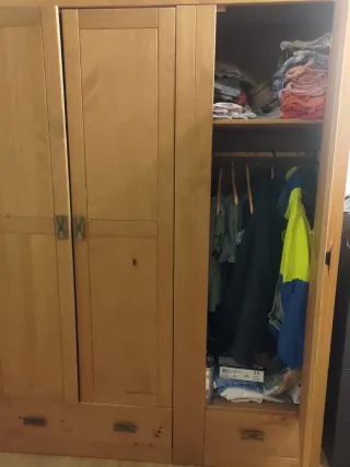 Armario ropero de madera