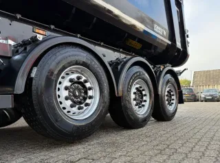 URGE VENDER SCHMITZ 27m³ Volquete