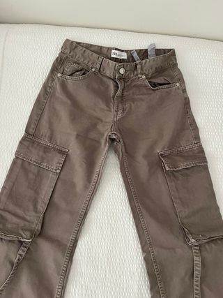 Pantalón cargo Zara marrón Talla 34/ xs