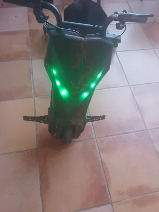 Patinete eléctrico casi nuevo tiene 3 velocidades