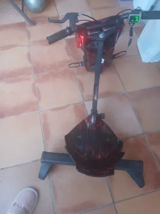 Patinete eléctrico casi nuevo tiene 3 velocidades