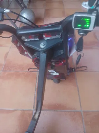 Patinete eléctrico casi nuevo tiene 3 velocidades