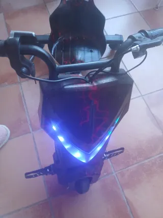 Patinete eléctrico casi nuevo tiene 3 velocidades