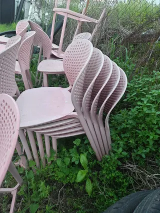 Plastic chairs 5 blue, 5 rose and 10 rose bar