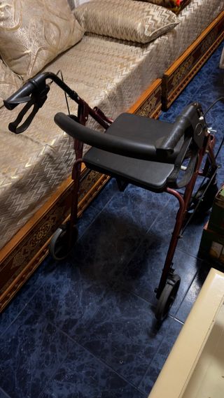Andador Rollator con Asiento y Frenos