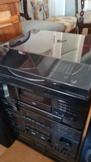 Equipo de música AIWA con 2 altavoces