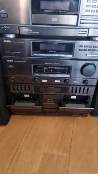 Equipo de música AIWA con 2 altavoces