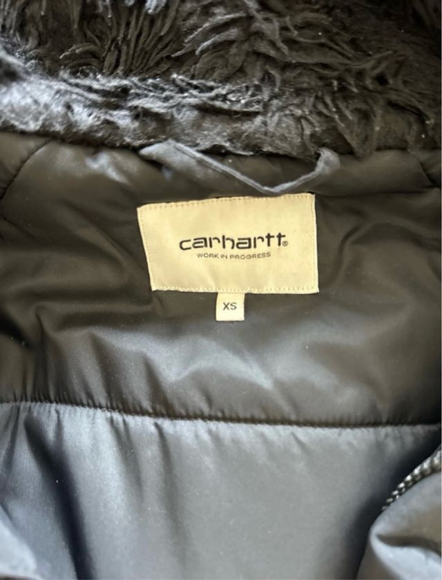 Abrigo Carhartt Negro con Capucha y Pelo